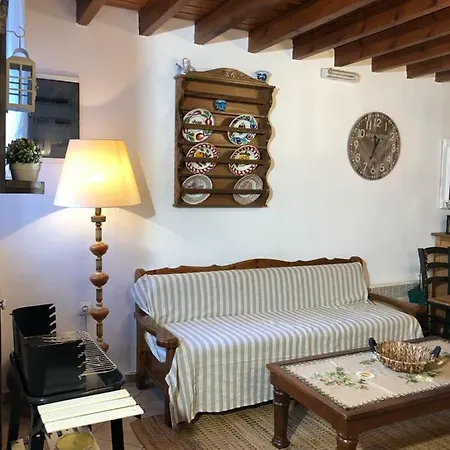 Smaragdi-despoina Villa *